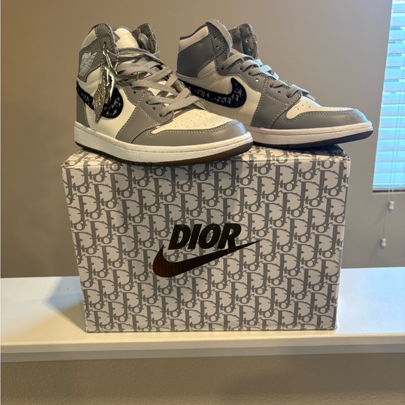 Pre-OWNED AIR  Dior  High-Top Sneakers - Gray and White Men size 8 (worn 2 x’s) - Picture 1 of 16